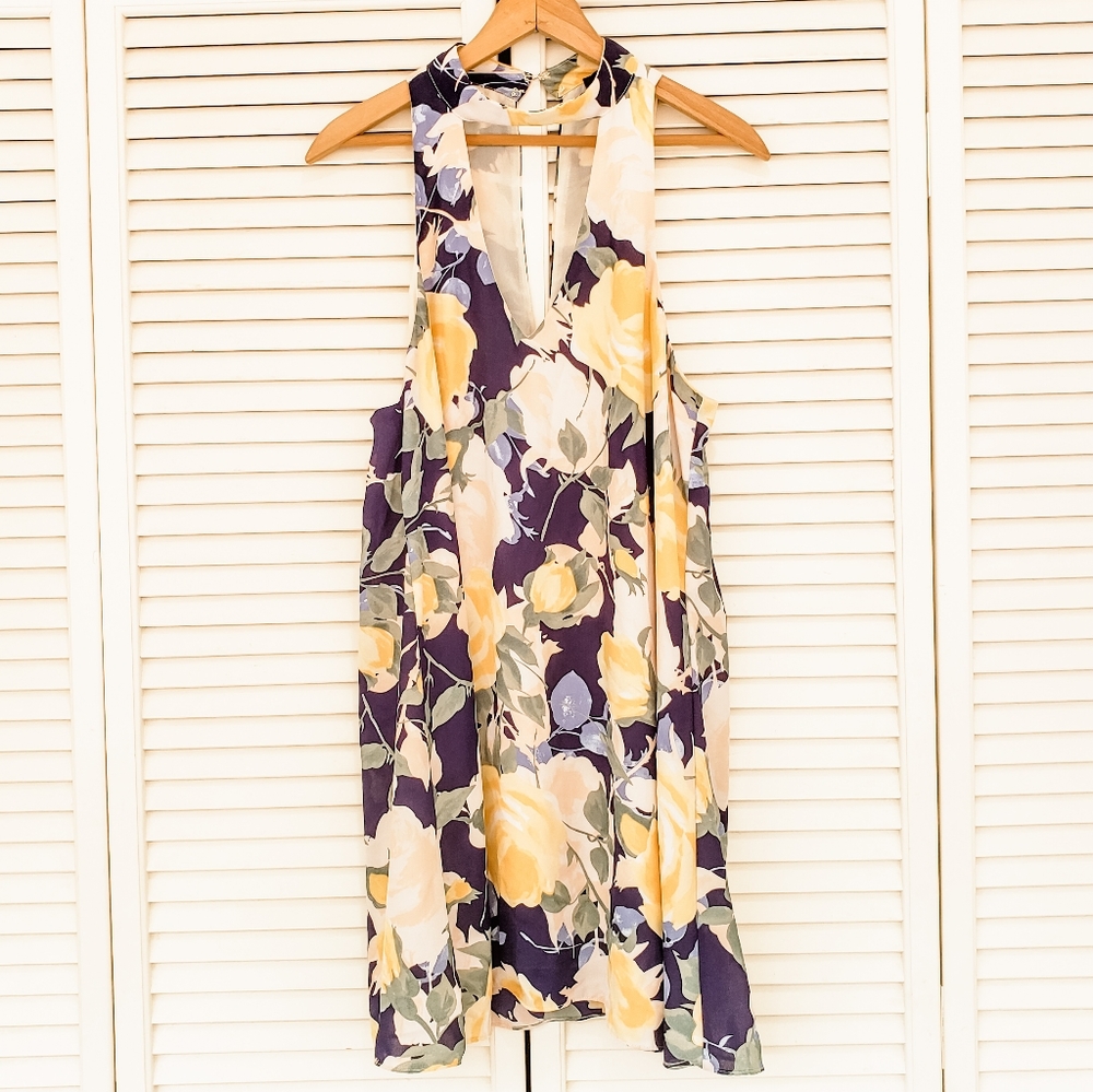 Lulu's Sleeveless Cutout V-neck Dress